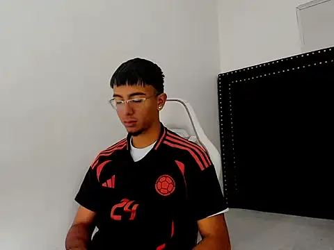 Chat +18 de LoganNRose ao vivo