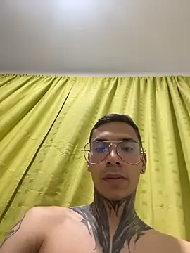 alejoggg1n Live XXX chat