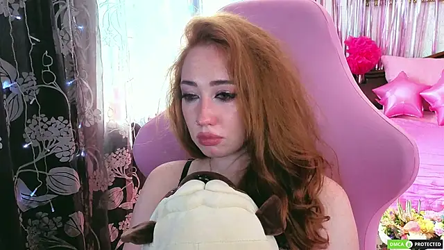 TinaBrook élő XXX-chatje