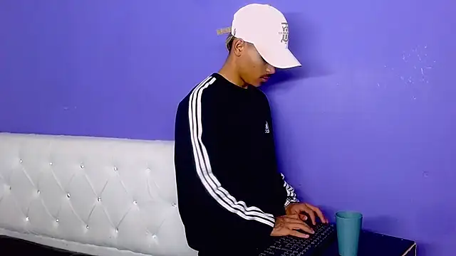 Angel_foxc13 – Naživo XXX chat