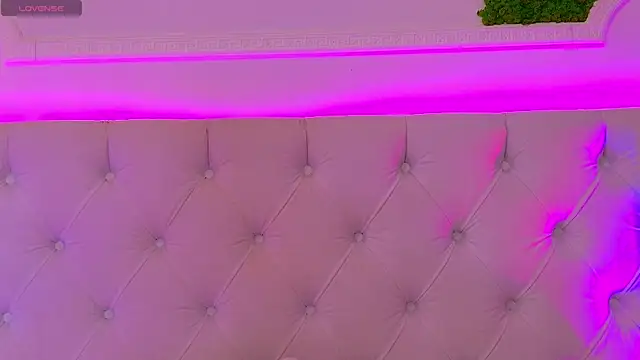 ElisaCharm élő XXX-chatje