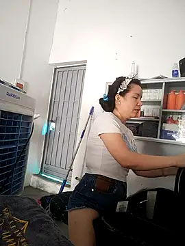 Ivy_Trix2 – Naživo XXX chat