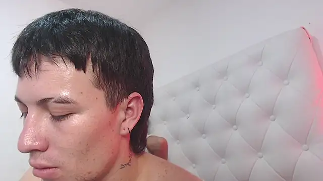 Chat +18 de dafnne_and_thomas ao vivo