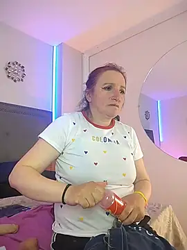 CloeMature Adlı Modelin Canlı XXX Sohbeti