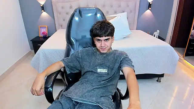Živý XXX chat Tommy18__