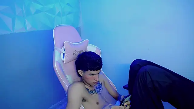 XXX chat uživo modela AAA_WHITE