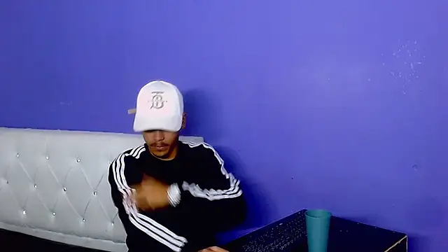 Angel_foxc13: απευθείας συνομιλία ΧΧΧ