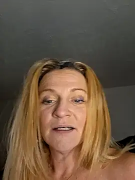 Goldenndoll XXX чат на живо
