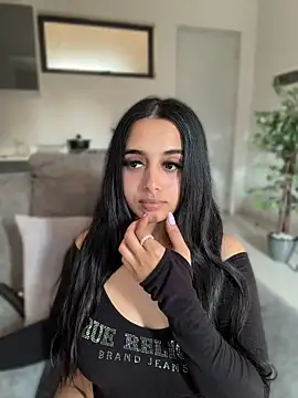LilMisIndianx Adlı Modelin Canlı XXX Sohbeti