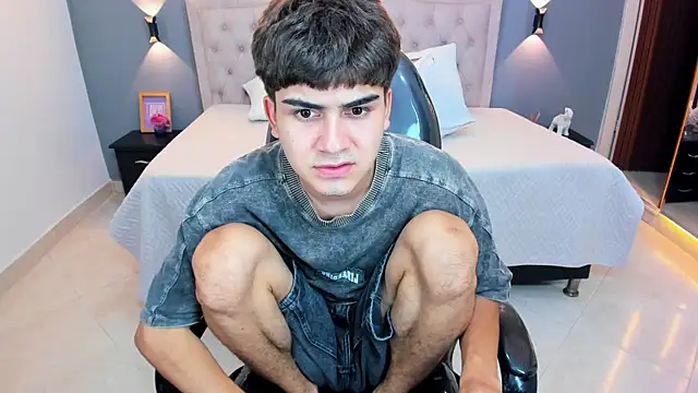 Tommy18__ Chat XXX in diretta