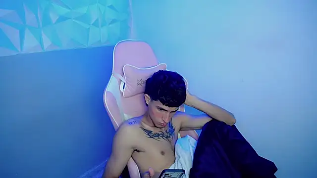 AAA_WHITEn Live XXX chat