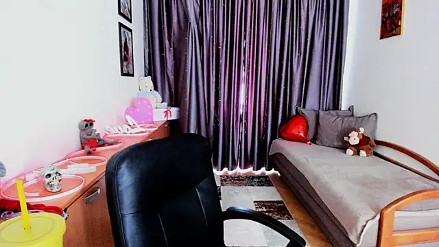 MiniLysii Live XXX Chat