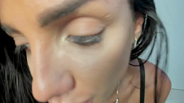 Erika_Bee 现场XXX聊天