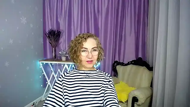 Онлайн чат XXX queen_a_n_i