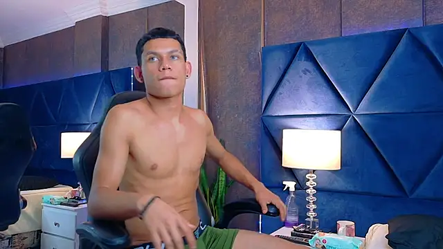 Chatroom XXX en direct de ThiagoFerrer_