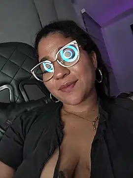 Yellyn Live XXX chat