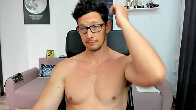 BrutusK08 লাইভ XXX চ্যাট