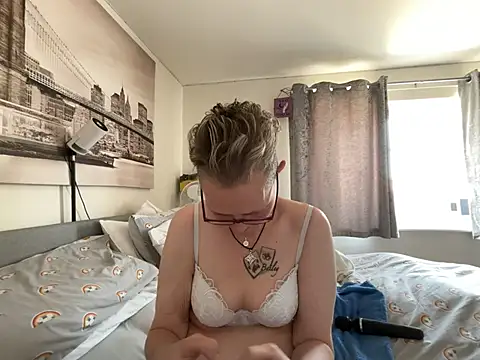 Curvy-Jinx's Live XXX Chat