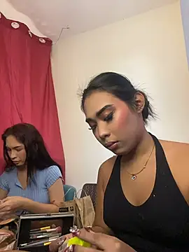 hugecock_tamira Adlı Modelin Canlı XXX Sohbeti