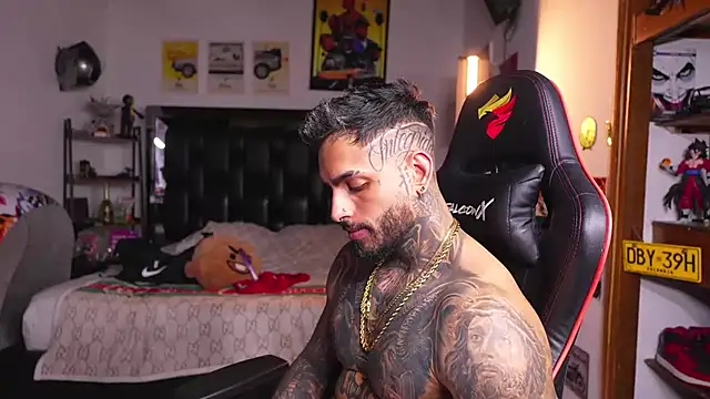 logan_hugh8 Adlı Modelin Canlı XXX Sohbeti