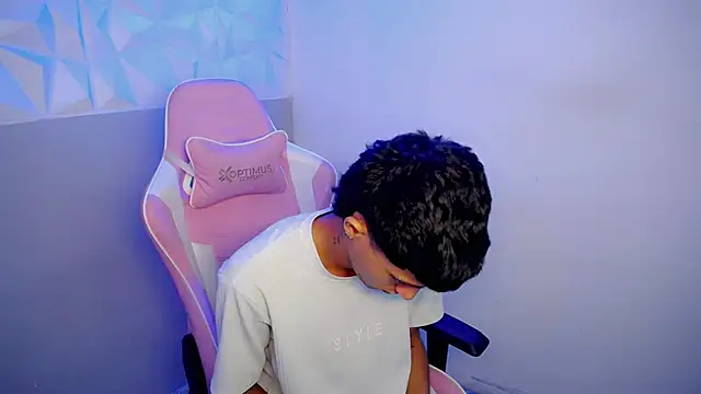 XXX chat uživo modela AAA_WHITE
