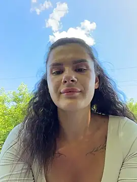 Chat +18 de MiraReach ao vivo
