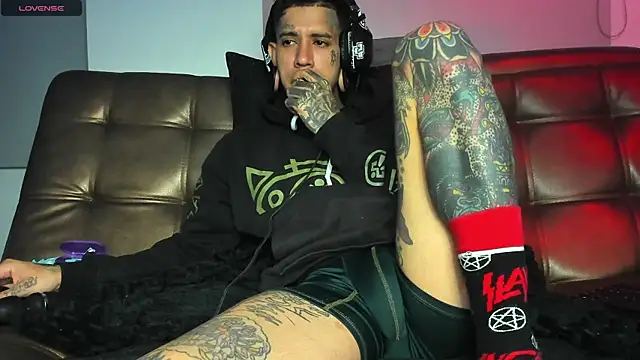 jhonny__ackerman XXX чат на живо