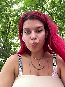 RiriRoseey élő XXX-chatje