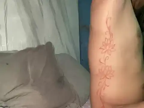 Justine0419 élő XXX-chatje