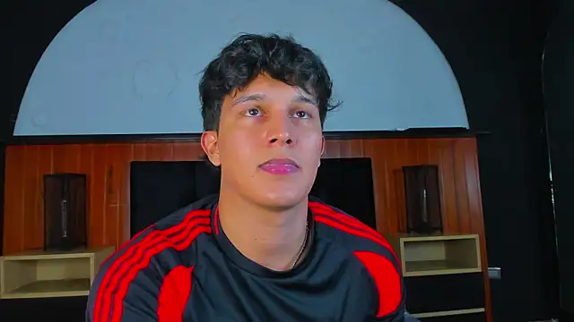 Czat XXX na żywo – Leo_Savage_