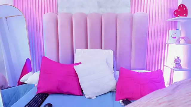 ArianaRougee 现场XXX聊天