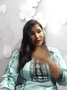 Chat +18 de Priyaa_1433 ao vivo
