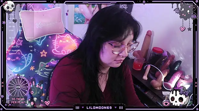 Онлайн чат XXX LiloMoon69