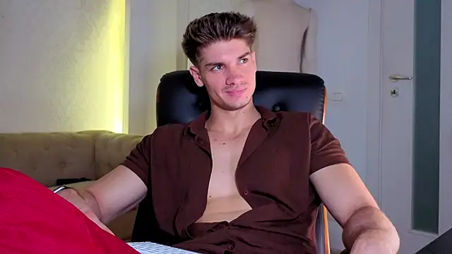 MaxKaiden live XXX chat