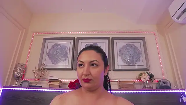 צ'אט XXX בשידור חי של BustyEva_