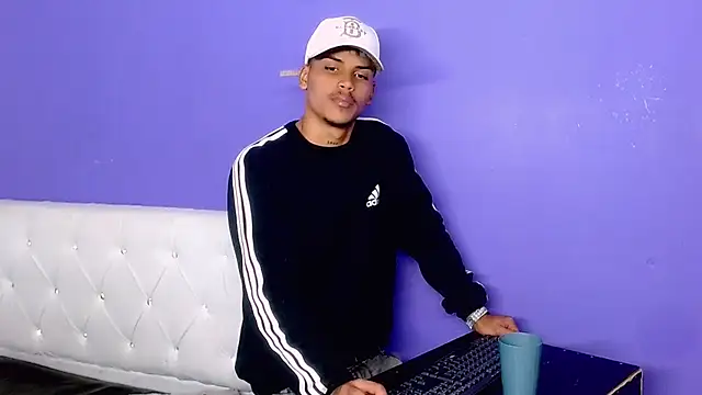 Angel_foxc13 XXX чат на живо