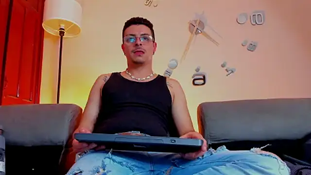 Leo_Hunt_ Live XXX Chat