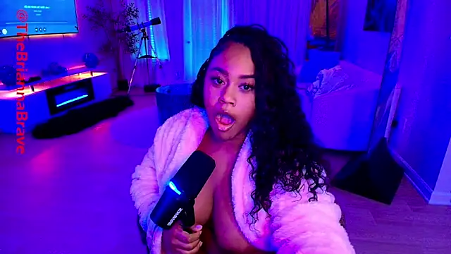 Chat +18 de BriannaBrave ao vivo