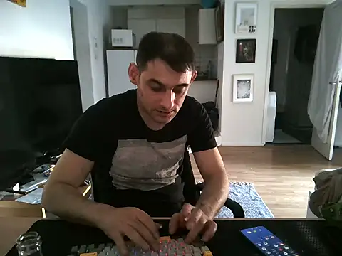 Онлайн чат XXX mihaimichael
