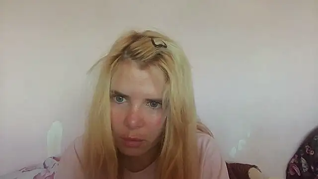 دردشة HornyElena الجنسية المباشرة
