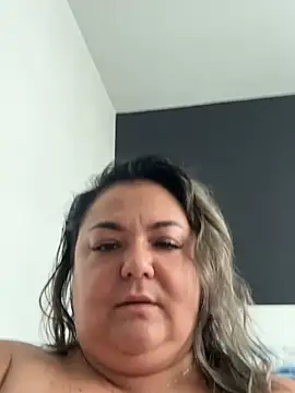 MikyVesela Adlı Modelin Canlı XXX Sohbeti