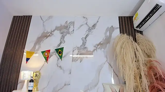 hannahill69 Adlı Modelin Canlı XXX Sohbeti