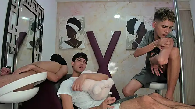 RED_BOYS1 Show in webcam