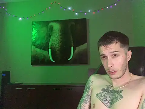 แชท XXX สดของ JuicyJoshy