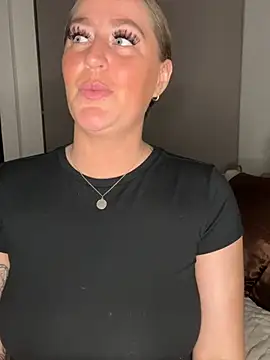 KristinaLouu live XXX chat