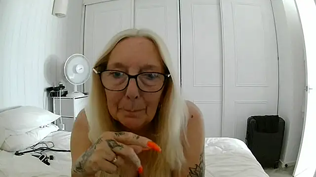 Chanel-56 Live XXX Chat