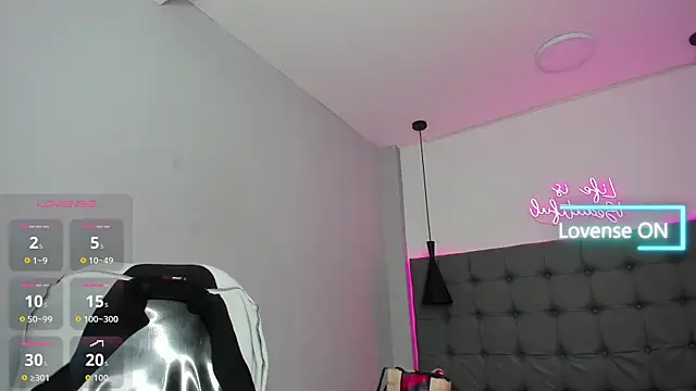 scarletcherry18's Live XXX Chat