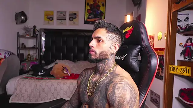 logan_hugh8 Adlı Modelin Canlı XXX Sohbeti