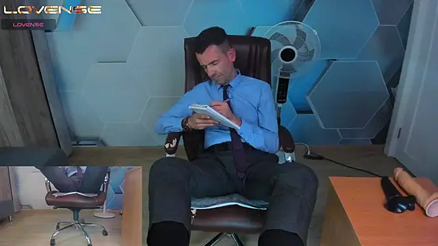Živý XXX chat SteveTiger