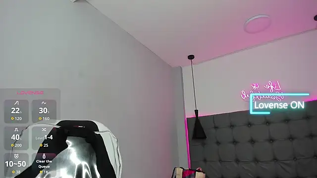 scarletcherry18 Adlı Modelin Canlı XXX Sohbeti